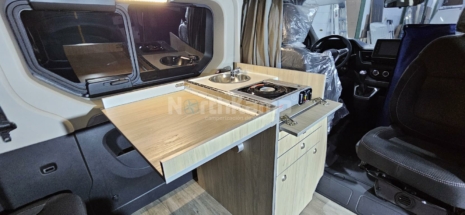 Mueble camper con agua y nevera de quita y pon